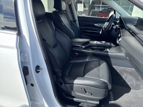 Used 2025 Genesis GV70 2.5T image 14
