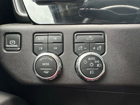 Used 2025 GMC Sierra 1500 Elevation w/ Preferred Package AWD/4WD image 11