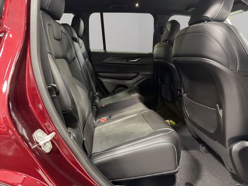 Used 2025 Jeep Grand Cherokee Altitude w/ MOPAR Finishing Package image 18