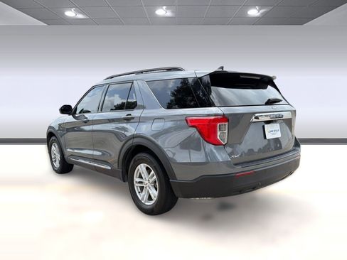 Used 2023 Ford Explorer XLT RWD image 3