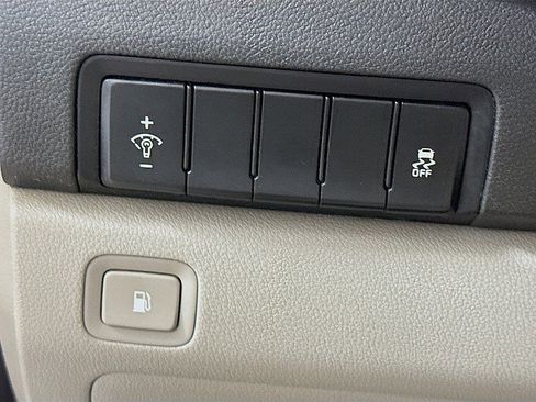 Used 2019 Kia Sedona L image 10