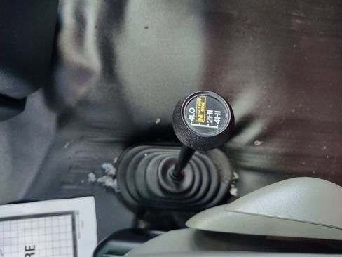 Used 2018 Chevrolet Express 2500 w/ Driver Convenience Package image 27