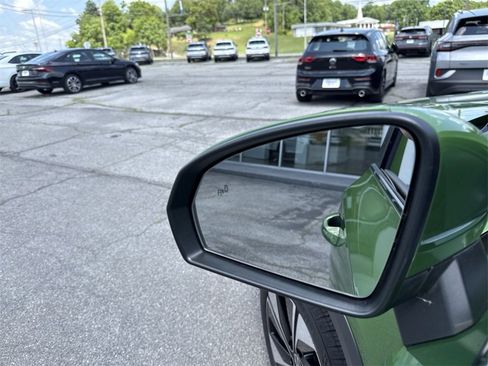 New 2025 Volkswagen Taos SE image 23