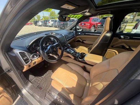 Used 2017 Porsche Cayenne AWD/4WD image 12
