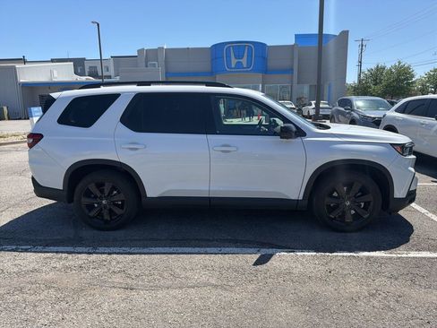 Used 2025 Honda Pilot Black Edition image 4