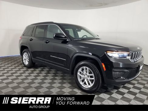 Used 2025 Jeep Grand Cherokee Laredo X image 1