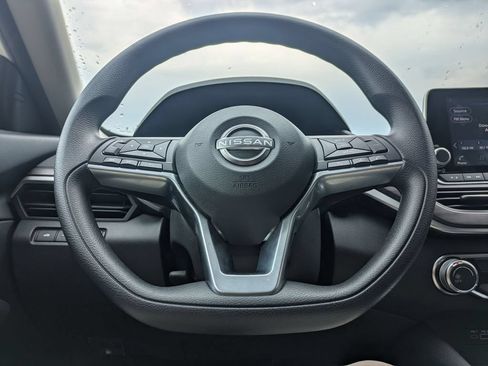 Used 2025 Nissan Altima 2.5 SV FWD image 21