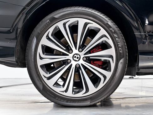 Used 2021 Bentley Bentayga w/ First Edition Specification AWD/4WD image 19