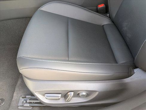 Used 2025 Toyota Camry SE FWD image 4