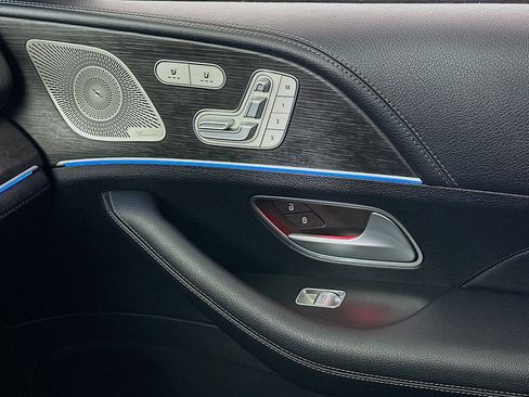 Used 2024 Mercedes-Benz GLS 580 4MATIC image 17