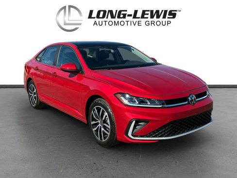 Used 2025 Volkswagen Jetta SE w/ Sunroof Package image 10