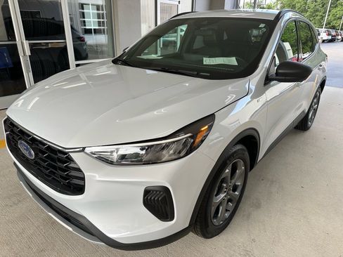 Used 2025 Ford Escape ST-Line w/ Tech Pack #1 FWD image 3