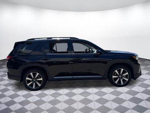 Used 2025 Honda Pilot Touring image 8