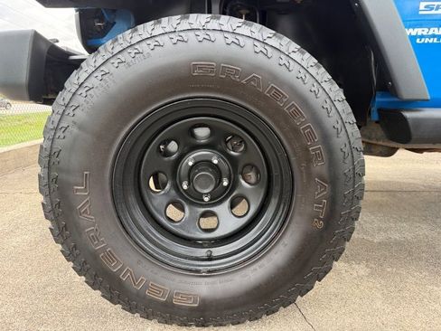 Used 2012 Jeep Wrangler Unlimited Sport w/ PWR Convenience Group AWD/4WD image 9