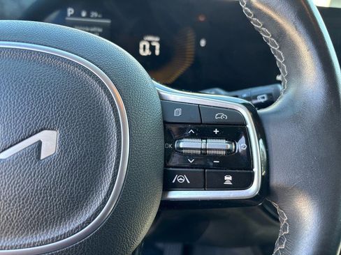 Used 2024 Kia Sorento S image 16