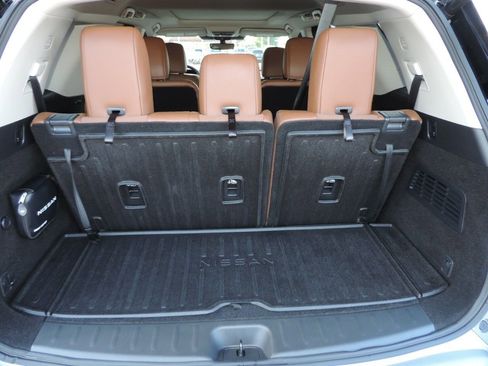 Used 2024 Nissan Pathfinder Platinum FWD image 23