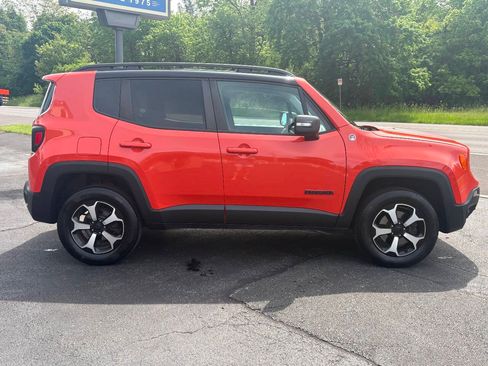 Used 2019 Jeep Renegade Trailhawk w/ UConnect 8.4 Nav Group AWD/4WD image 4