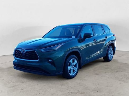 Used 2023 Toyota Highlander LE AWD/4WD image 1