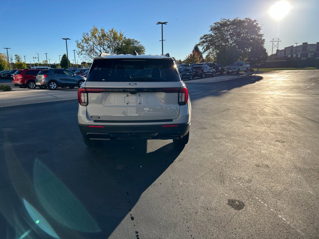 New 2027 Ford Explorer ST-Line AWD/4WD image 5