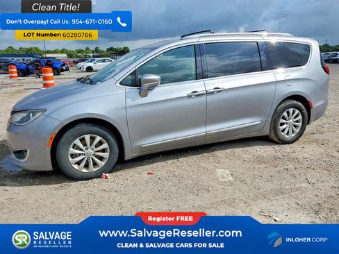 Used 2019 Chrysler Pacifica Touring-L FWD image 1