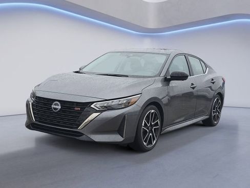 Used 2025 Nissan Sentra SR w/ SR Premium Package image 6