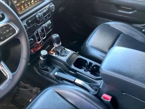 Used 2023 Jeep Wrangler Unlimited Rubicon 4xe w/ Safety Group AWD/4WD image 17