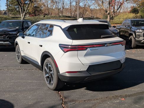 New 2026 Chevrolet Equinox EV LT image 6