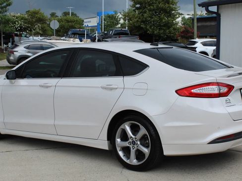 Used 2015 Ford Fusion SE w/ Equipment Group 201A FWD image 3