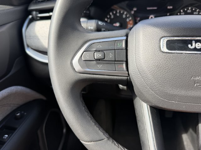 Used 2024 Jeep Compass Latitude AWD/4WD image 16