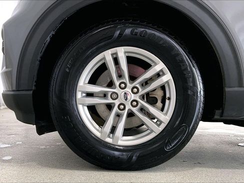 Used 2023 Ford Explorer XLT RWD image 8