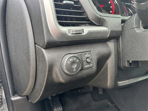 Used 2015 GMC Acadia SLE image 19