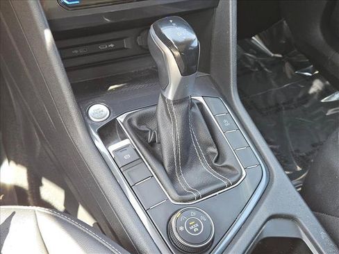 Used 2022 Volkswagen Tiguan SE AWD/4WD image 14