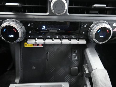 Used 2024 Toyota Tacoma Trailhunter image 30