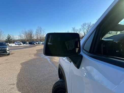 Used 2025 GMC Sierra 1500 Elevation image 14