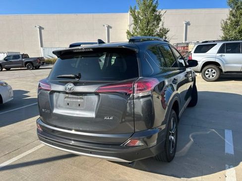 Used 2016 Toyota RAV4 XLE w/ Convenience Package FWD image 3
