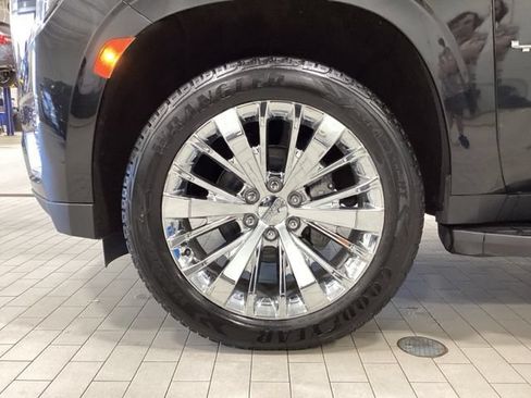 Used 2023 GMC Yukon SLE w/ Gmc Pro Safety Plus Package AWD/4WD image 22