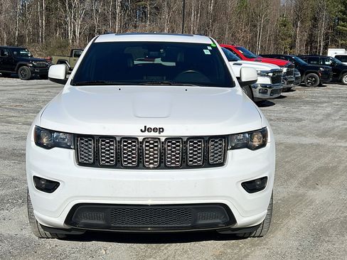 Used 2018 Jeep Grand Cherokee Altitude image 3