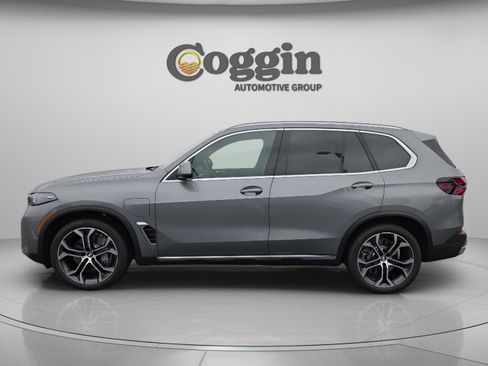New 2026 BMW X5 xDrive50e w/ Executive Package image 2