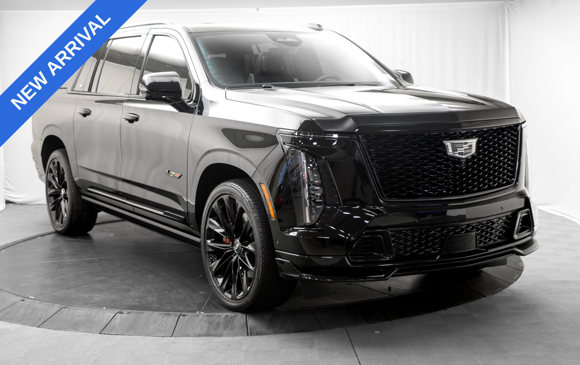Used 2026 Cadillac Escalade ESV V w/ LPO, ONYX Package AWD/4WD image 9