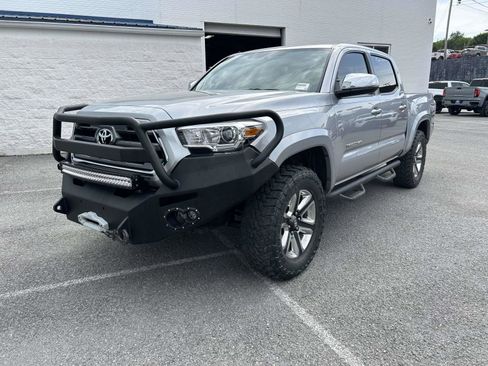 Used 2017 Toyota Tacoma Limited w/ Tow Package AWD/4WD image 7
