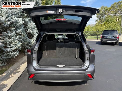 Used 2025 Toyota Highlander XLE image 42