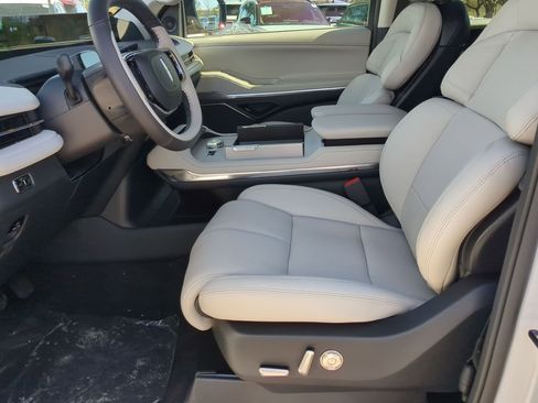 New 2026 Lincoln Navigator Premiere image 11