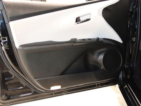 Used 2021 Toyota Prius LE FWD image 33