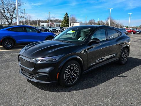 Certified 2025 Ford Mustang Mach-E Premium image 9