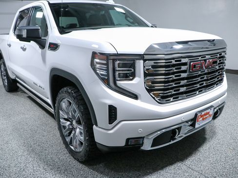 Used 2022 GMC Sierra 1500 Denali w/ Denali Reserve Package AWD/4WD image 5