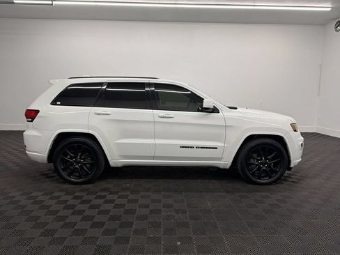 Used 2017 Jeep Grand Cherokee Altitude RWD image 8