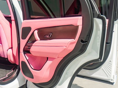 Used 2025 Land Rover Range Rover SE image 55