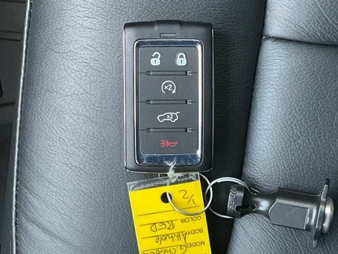 Used 2025 Jeep Grand Cherokee Altitude AWD/4WD image 38