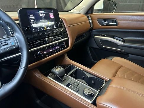 Used 2025 Nissan Pathfinder Platinum AWD/4WD image 29