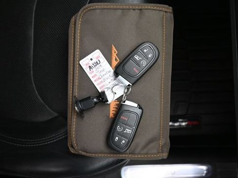 Used 2019 Jeep Cherokee Limited AWD/4WD image 11